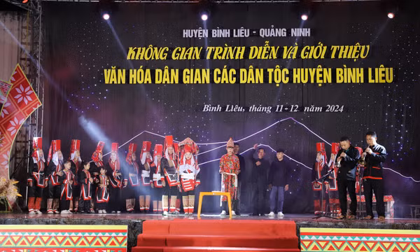 Độc đáo không gian trình diễn, giới thiệu văn hóa dân gian của dân tộc Dao Thanh Phán