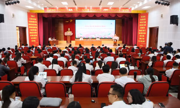 Tọa đàm khoa học về xây dựng và phát triển các trường chính trị