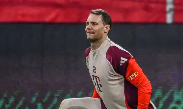 Kompany báo tin xấu về Neuer