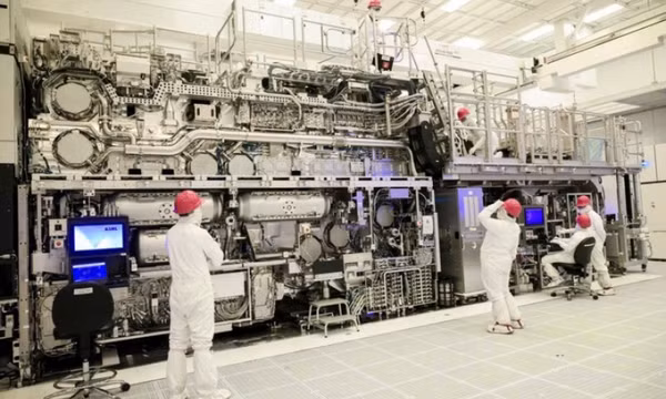 Chưa có chip 2 nm, ASML đã bán thiết bị khắc chip 1 nm