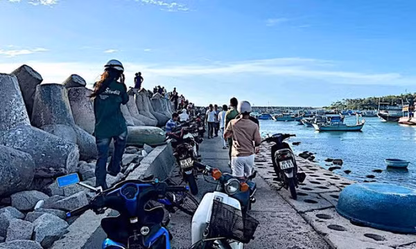 Phát hiện thi thể nghi nạn nhân vụ 6 du khách bị cuốn trôi ở đảo Phú Quý