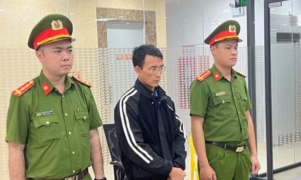 Bắt phó giám đốc một ngân hàng và vợ vì lừa đảo chiếm đoạt ít nhất 61 tỉ