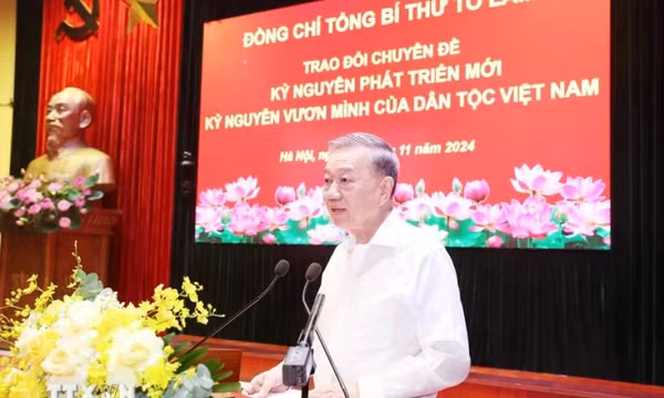 Tổng Bí thư Tô Lâm trao đổi chuyên đề Kỷ nguyên vươn mình của dân tộc Việt Nam