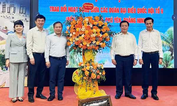Đồng chí Vũ Đại Thắng, Bí thư Tỉnh ủy chúc mừng Học viện Chính trị Quốc gia Hồ Chí Minh