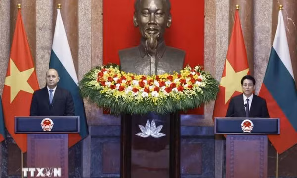 Hai nhà lãnh đạo Việt Nam-Bulgaria chia sẻ thông tin tại buổi gặp gỡ báo chí