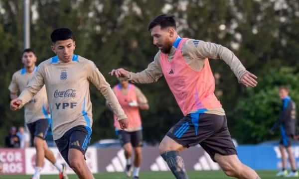 Messi không dự trận cầu "Siêu kinh điển" có Xavi - Iniesta