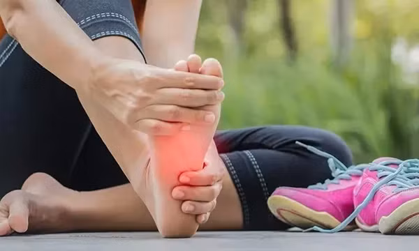 Những cảnh báo về sức khỏe xuất hiện ở bàn chân
