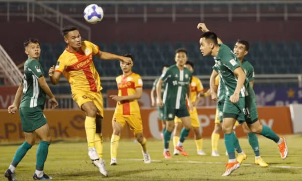 Hai cầu thủ hạng Nhất đánh nhau bị cấm 4 trận