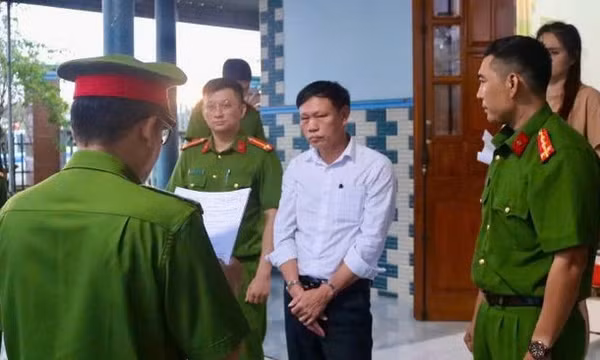 Khởi tố cán bộ địa chính xã lừa đảo chiếm đoạt hàng tỷ đồng của dân