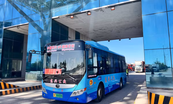 Khôi phục tuyến vận tải hành khách quốc tế khu vực biên giới Phòng Thành Cảng (Trung Quốc) - Tiên Yên (Việt Nam) 