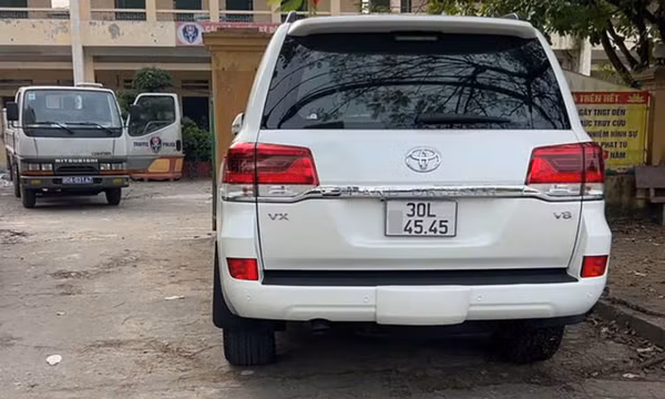 Phạt tiền tài xế ô tô Land Cruiser sửa biển số đi trên cao tốc
