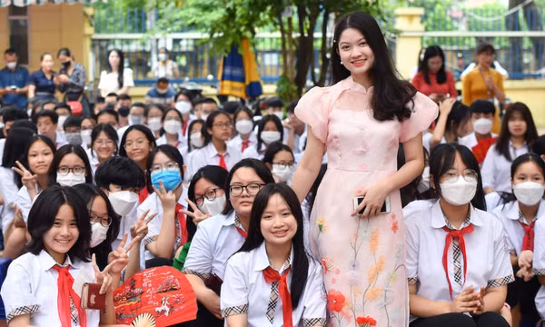 Lời chúc ngày 20/11 cho cô giáo ngắn gọn, ý nghĩa nhất 2024