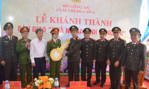 Cụm thi đua số 4, Bộ Công an khánh thành và bàn giao “Nhà nghĩa tình đồng đội” cho cán bộ chiến sỹ có hoàn cảnh khó khăn