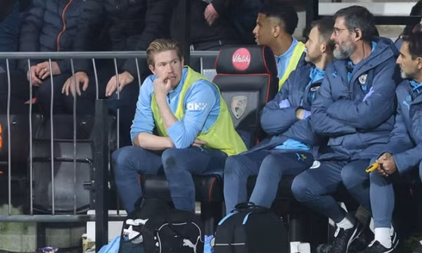 Guardiola cập nhật tình hình chấn thương của Walker và De Bruyne