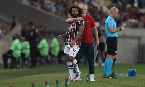 Từ chối vào sân thay người, huyền thoại Brazil bị CLB thanh lý hợp đồng ngay sau trận