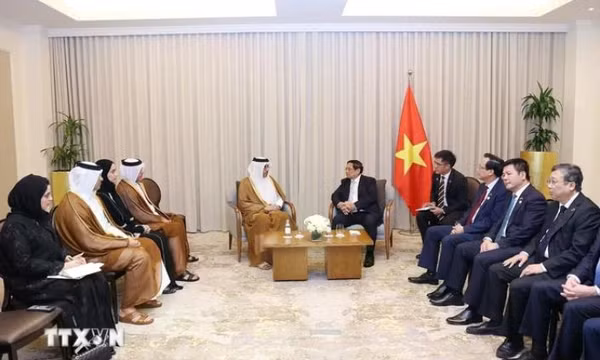 Thủ tướng Phạm Minh Chính tiếp Lãnh đạo Bộ Lao động Qatar