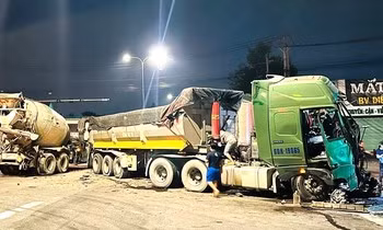 Xe ben tông liên tiếp nhiều ô tô ở Bình Dương