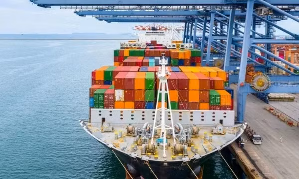 Thương mại hàng hóa tiếp tục là điểm sáng trong bức tranh tăng trưởng kinh tế 10 tháng