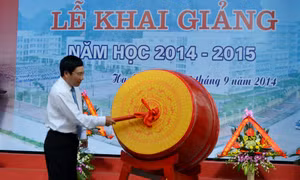 Phó Thủ tướng Chính phủ Phạm Bình Minh dự khai giảng tại Trường THPT Chuyên Hạ Long