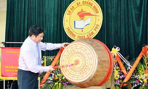 Bí thư Tỉnh ủy Phạm Minh Chính dự lễ khai giảng tại trường THPT Cẩm Phả