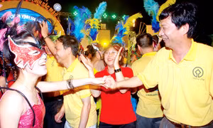 Carnaval Hạ Long - Góc nhìn qua ảnh