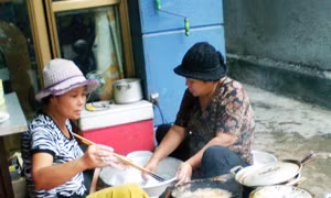 Xôi chả mực phố Thương Mại
