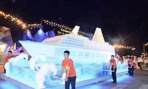 Người dân hào hứng chờ đón Carnaval Hạ Long 2015