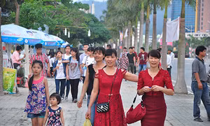 Người dân và du khách hân hoan chào đón Carnaval Hạ Long