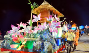 Tưng bừng đêm hội sắc màu văn hóa Carnaval Hạ Long 2013