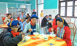 Nồi cháo từ thiện