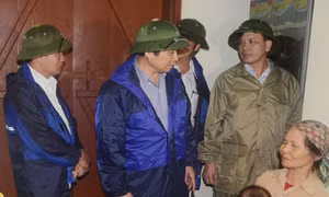 Bí thư Tỉnh uỷ Phạm Minh Chính chỉ đạo công tác phòng, chống bão số 14 tại Quảng Yên