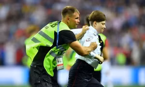 Hooligan phá trận Pháp - Croatia bị bỏ tù