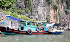 Chấn chỉnh môi trường kinh doanh du lịch trên Vịnh Hạ Long - Cần quyết liệt hơn