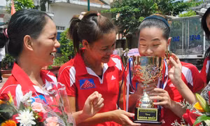 Những khoảnh khắc đáng nhớ tại Hội bơi vượt sông truyền thống Bạch Đằng