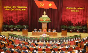 Đại hội công bố danh sách Bộ Chính trị, Tổng Bí thư khóa XII