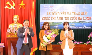 Trao giải cuộc thi ảnh "Nụ cười Hạ Long"