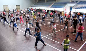 Tập luyện đồng diễn thể dục, biểu diễn nghệ thuật chuẩn bị cho lễ khai mạc Đại hội TDTT năm 2014