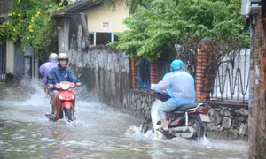 Mưa lớn cộng triều cường khu 2A, phường Cao Xanh lại ngập lụt