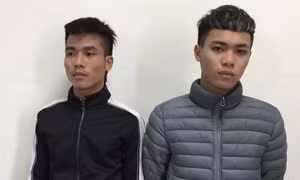 Xác định danh tính 2 kẻ đầu trần cưỡi xe máy rải đinh trên đường ở Hà Nội