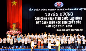 Truyền "lửa than" cho con em thợ mỏ