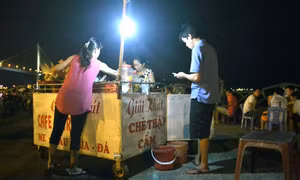 Khu du lịch Bãi Cháy: Cần dẹp bỏ tình trạng chiếm dụng vỉa hè bán hàng đêm