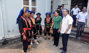 Trưởng Đoàn ĐBQH tỉnh Đỗ Thị Lan tiếp xúc cử tri 2 huyện Ba Chẽ và Bình Liêu