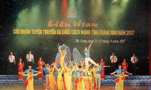 Liên hoan các nhóm tuyên truyền ca khúc cách mạng tỉnh Quảng Ninh năm 2017