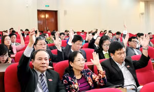 Thông qua 16 Nghị quyết quan trọng