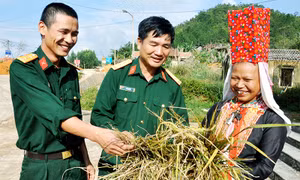 Ấm tình quân-dân nơi biên giới