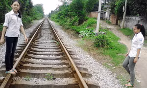 Nguy hiểm khi chơi trên đường tàu