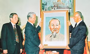 Lãnh đạo nước CHDCND Lào gửi điện chia buồn Nguyên Tổng Bí thư Đỗ Mười