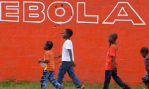 Ít nhất 3.700 trẻ em có cha mẹ tử vong vì dịch bệnh chết Ebola