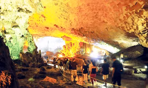Cho một Hạ Long mãi xanh