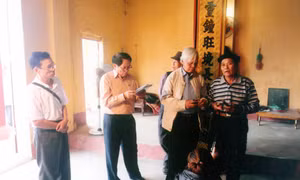 Người say mê giữ hồn dân tộc